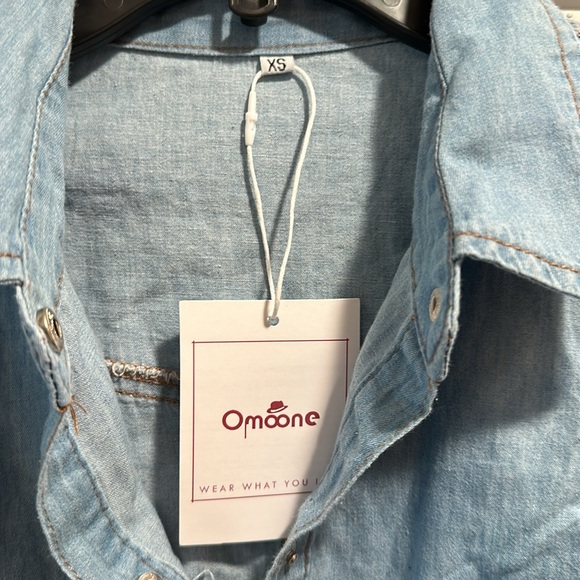 NWT Omoone denim front tie knot top with iridescent snap buttons - Picture 5 of 6